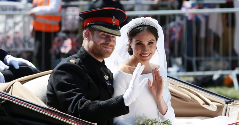 Resurge el tenso momento que vivieron el príncipe Harry y la reina Isabel II por la tiara que usó Meghan en su boda
