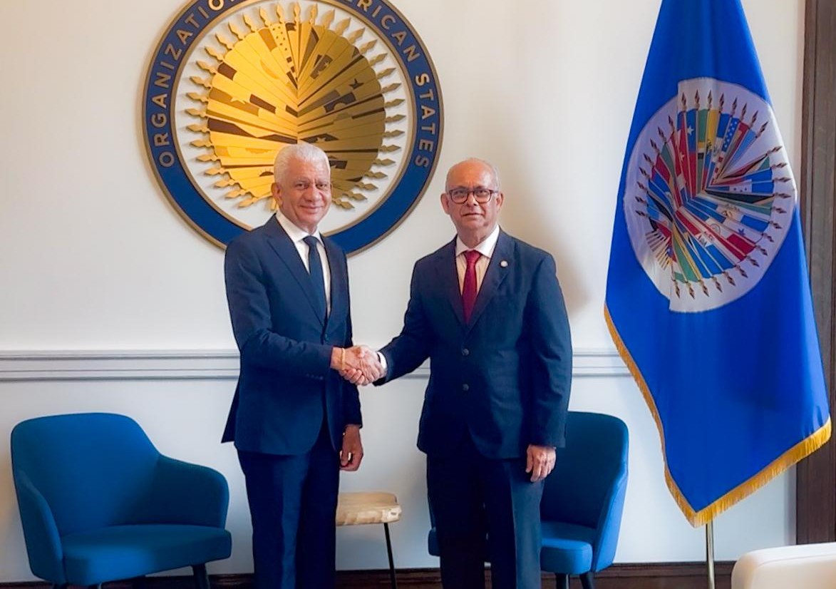 EU: Presidente Senado de RD se con secretario general de la OEA