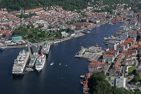 Comunidad de Bergen se une para mejorar servicio a cruceros y congelar número de llegadas