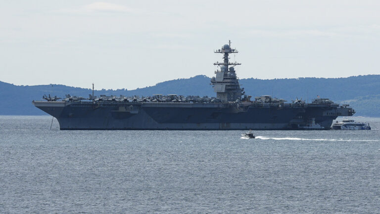 El portaviones más grande de EE.UU. vuelve a su puerto base tras su despliegue en Oriente Medio