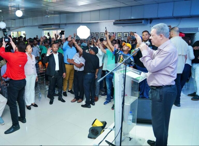 Leonel: Gobierno de PRM tiene arruinados a los productores