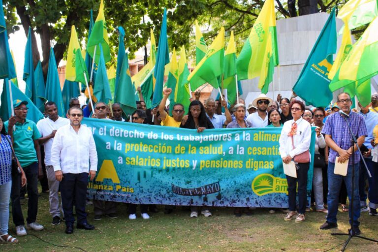 Frente Amplio y Alianza País homenajean a Mauricio Báez