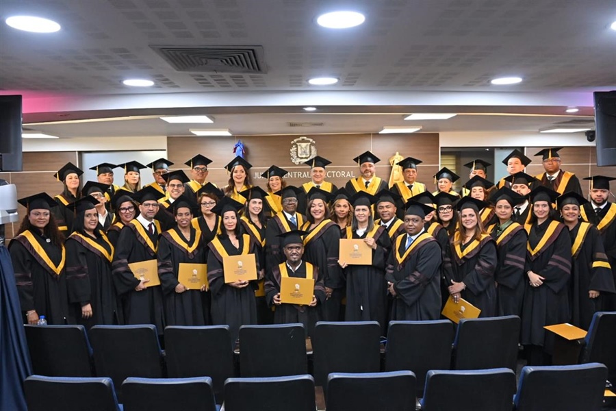 JCE- IESPEC celebra primera graduación ordinaria de Especialidad en Administración Política Electoral y anuncia “Cátedra Magistral Abigail Mejía”