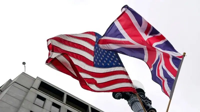 Ondean al revés la bandera británica durante el último día de visita de los reyes a EE.UU.