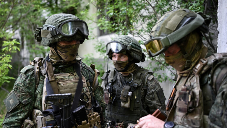 Putin firma una ley que permite el uso del Ejército para proteger a ciudadanos rusos en el extranjero