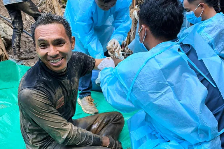 ¡MILAGRO BAJO TIERRA!: Hallan con vida a 5 aldeanos tras una agónica semana atrapados en una cueva inundada de Laos
