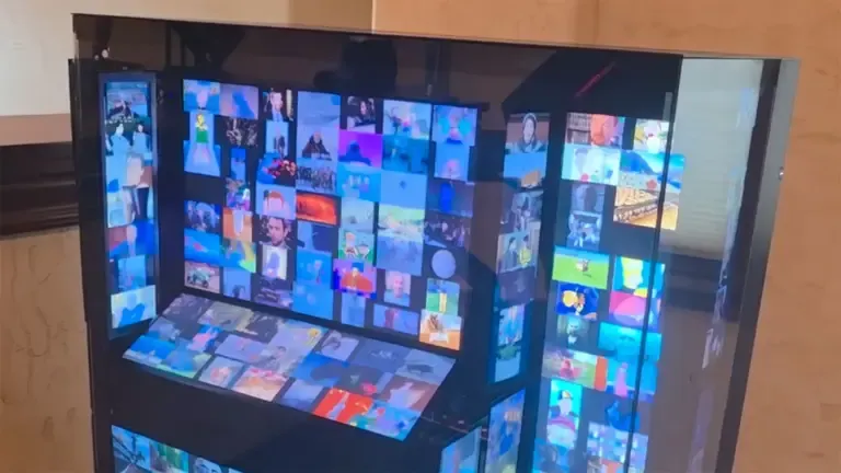 Extravagancia 'modding': Crean un PC Gaming con 13 pantallas internas y 15,000 GIFs en bucle