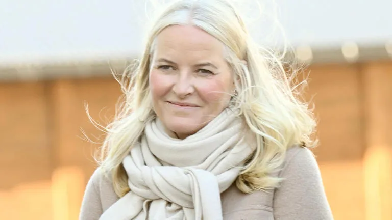 ¡ALERTA EN NORUEGA!: El príncipe Haakon enciende las alarmas tras confirmar que la salud de Mette-Marit empeora críticamente