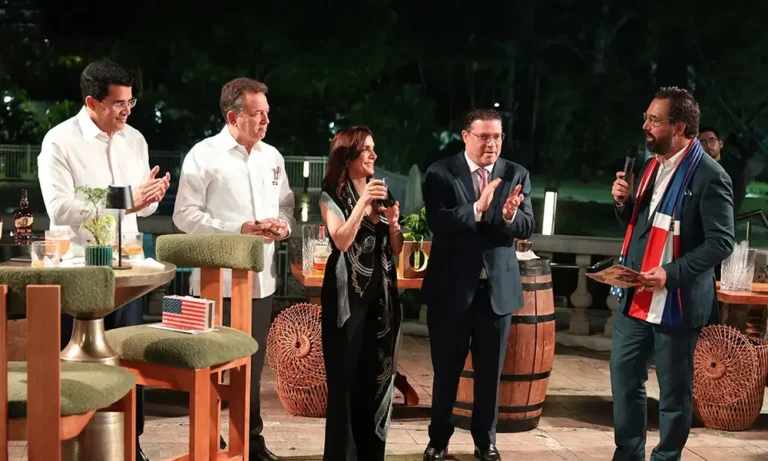 Diplomacia del sabor en Santo Domingo: Embajada de los Estados Unidos celebra la noche de la "Diplomacia del Bourbon"