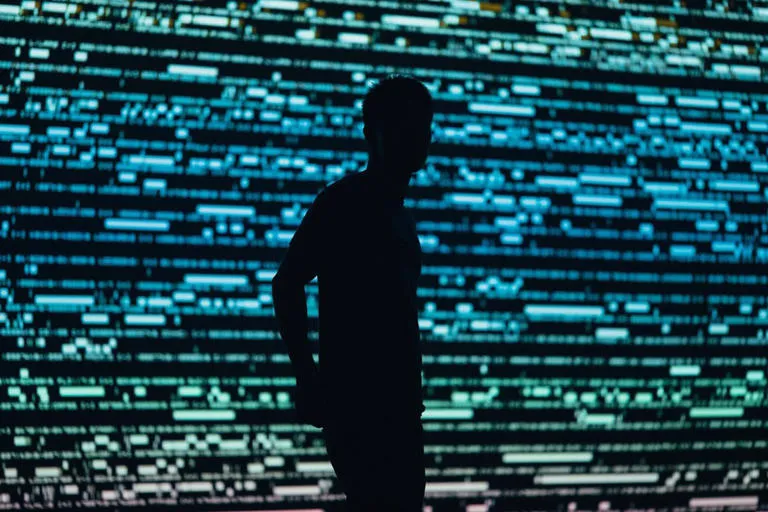 Meta extrema la vigilancia interna y ejecuta una reestructuración masiva de personal
