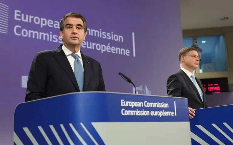 La Comisión Europea avala la gestión de España y confirma que cumplió las reglas al usar fondos de recuperación para el gasto de pensiones
