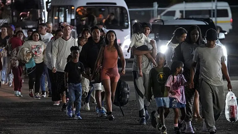 Giro restrictivo: El gobierno de Trump exigirá a los migrantes temporales salir de EE. UU. para tramitar la Green Card