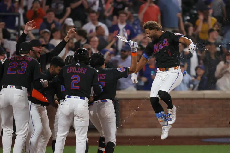 Héroe Inesperado: MJ Meléndez Emerge desde la Banca para Darle el Triunfo a los Mets 9-7 sobre Miami en Entradas Extras
