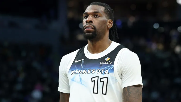 Naz Reid responde con un mensaje de seis palabras tras codazo de Wembanyama