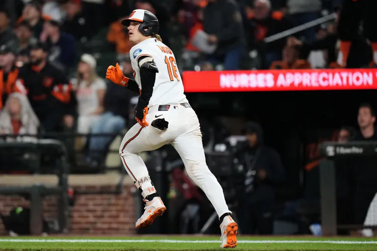Los Orioles vencen a los Yankees 3-2 tras un intento de "no-hitter" de Ryan Weathers