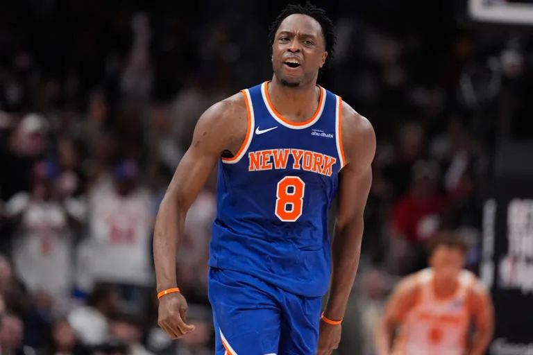 LOS KNICKS PIERDEN A OG ANUNOBY: UN GOLPE ESTRATÉGICO PARA EL TERCER DUELO ANTE LOS 76ERS