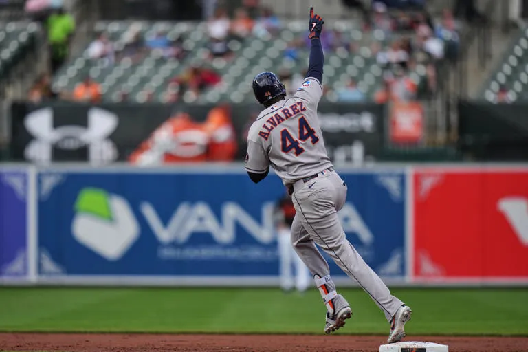 ¡Poder Latino!: Yordan Álvarez desata su furia y los Astros aplastan a los Orioles para rescatar la jornada