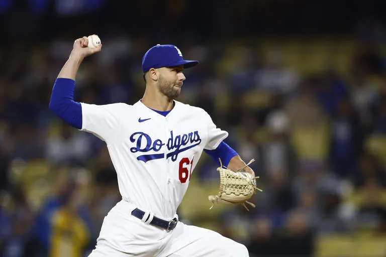 Los Bravos de Atlanta realizan ajustes en su plantilla durante la serie contra los Medias Rojas