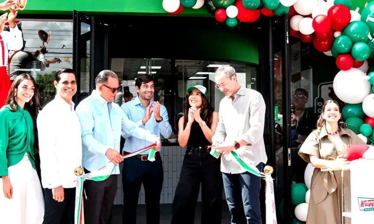 El aroma a glaseado llega al Cibao: Krispy Kreme inaugura su esperada tienda en Santiago