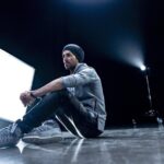 Enrique Iglesias besa a policía durante concierto en Tabasco y el momento se vuelve viral