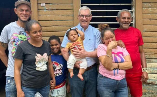 Gonzalo Castillo se lanza a la calle a hacer contacto directo con la gente; recorre varias comunidades