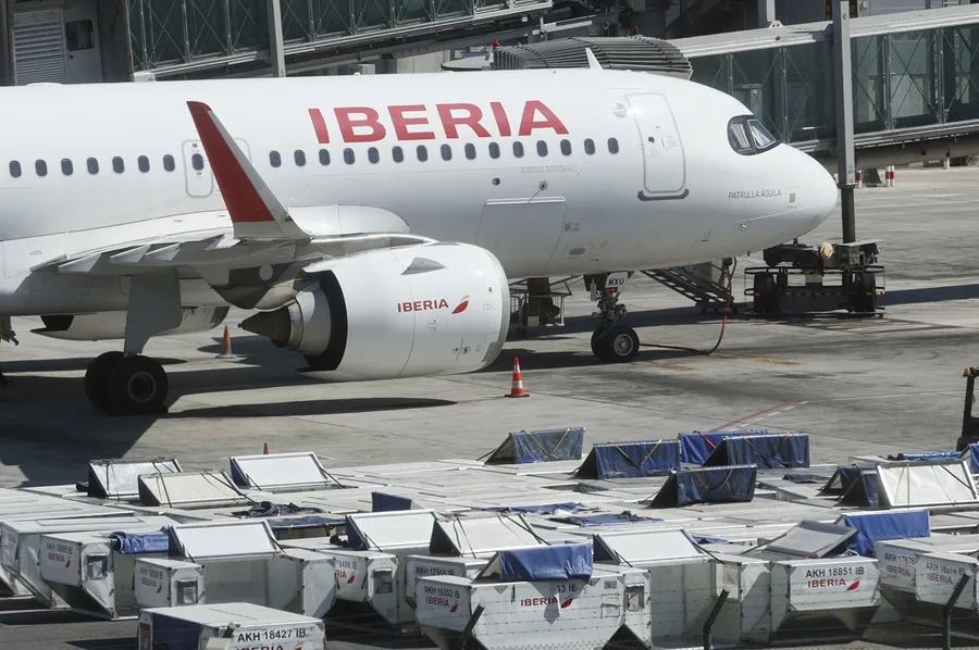 Iberia activa un plan por alza del combustible para mitigar precios en los billetes