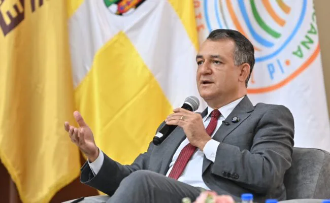 Presidente JCE destaca importancia de la cédula como tema de Estado y dice a cumpleañeros de abril que tienen hasta el 11 de mayo para renovar su documento este año