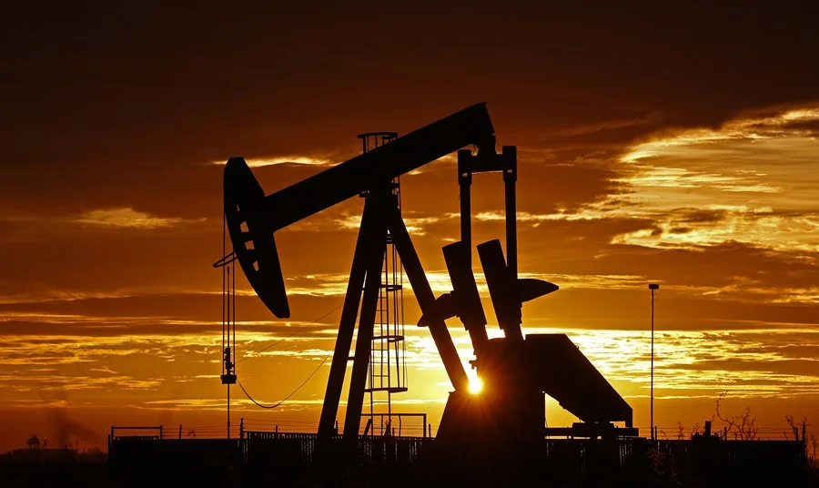 Los futuros del petróleo suben un 3 % tras las críticas de Trump a la respuesta de Irán