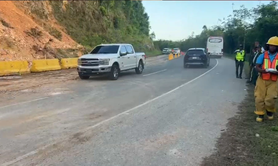 Tránsito restablecido en Majagual tras rápida intervención de Obras Públicas