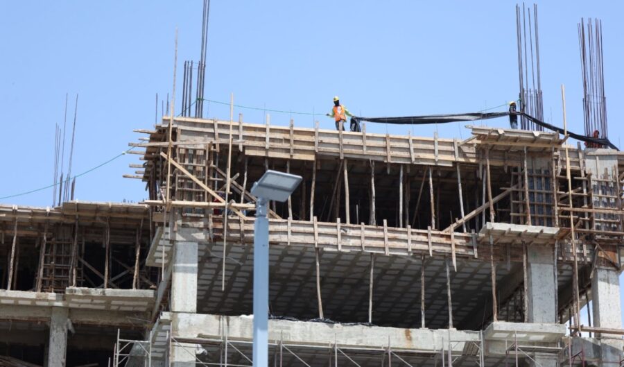 Constructores adelantan compras y acortan plazos para enfrentar inflación en viviendas