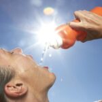 ¿Cuánta agua debes beber realmente durante una ola de calor?