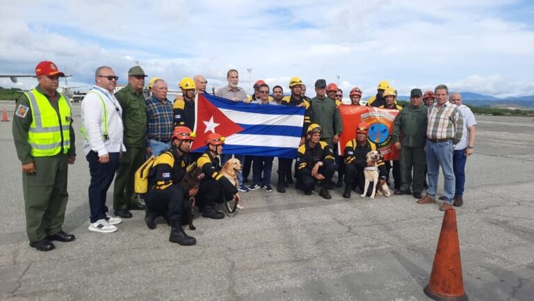 Cuba envía rescatistas a Venezuela para ayudar en la búsqueda de sobrevivientes de los terremotos