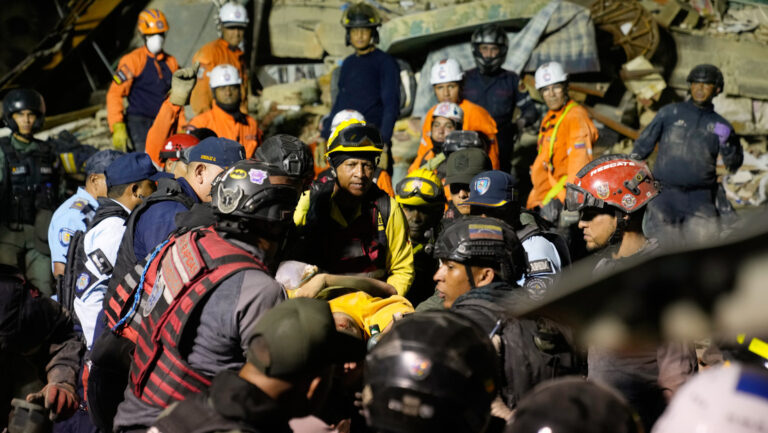 Esperanza entre escombros: los heroicos rescates tras el doble terremoto en Venezuela