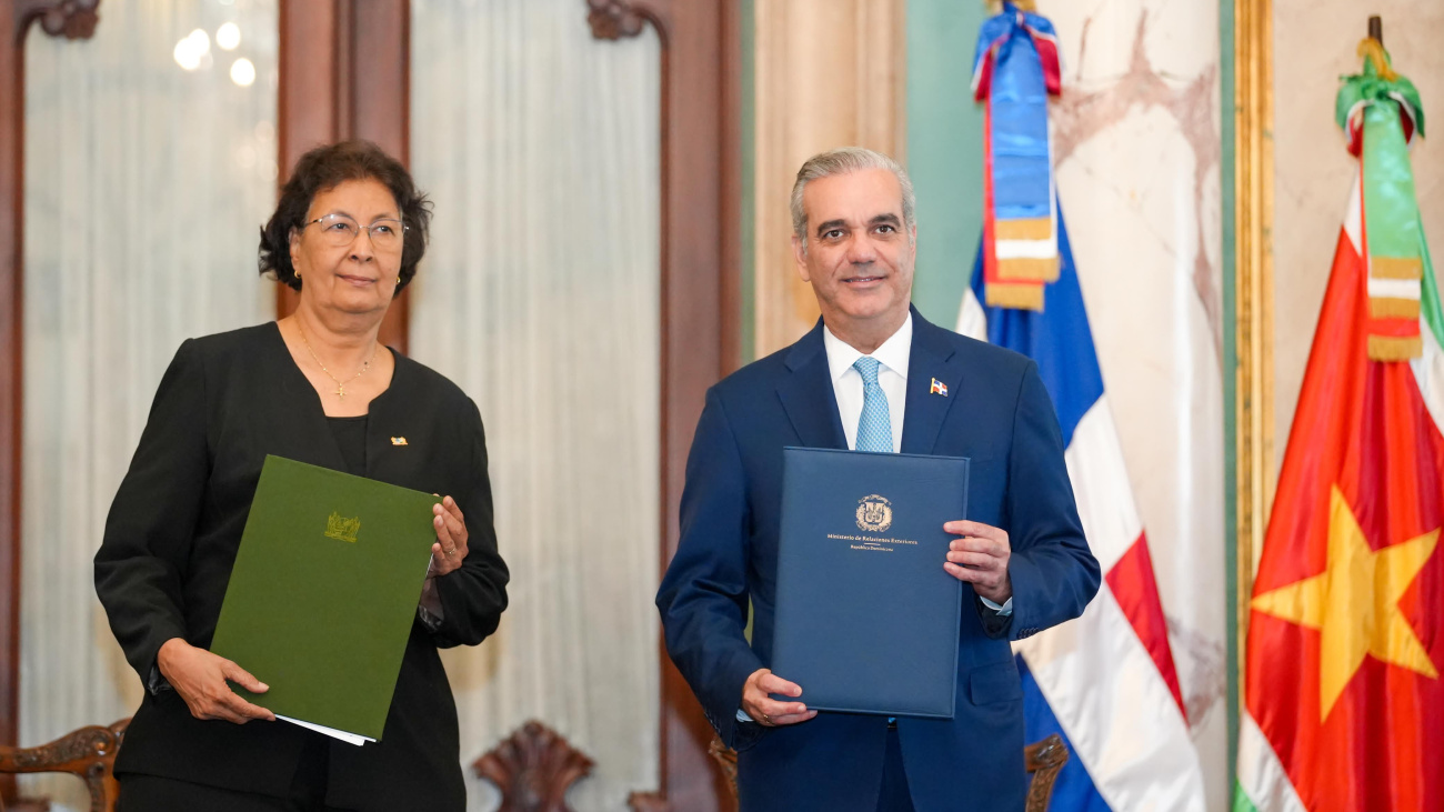 Gobiernos de la República Dominicana y de Surinam firman acuerdos de cooperación y alianzas estratégicas en el sector turístico, agricultura e inversión privada