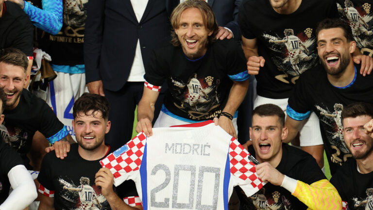 A sus 40 años, el capitán croata se une a un grupo muy reducido integrado por Cristiano Ronaldo, el kuwaití Bader al Mutawa y Lionel Messi.