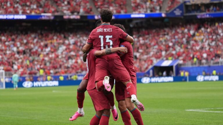 Portugal aplasta a Uzbekistán y se recupera de su tropiezo inicial en el Mundial