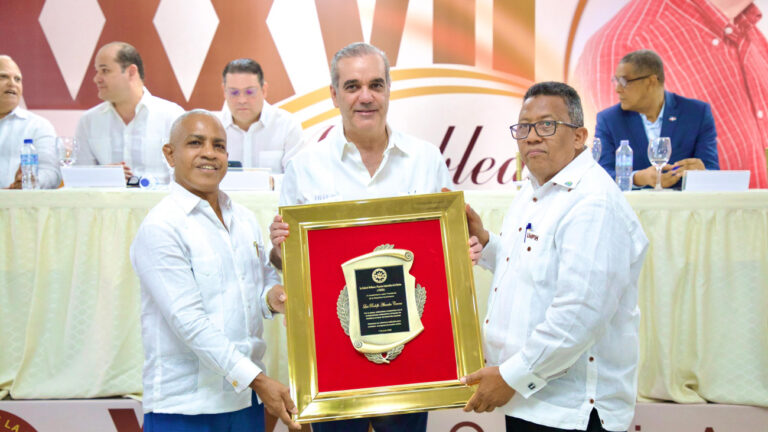 Presidente Abinader afirmó que el Gobierno continuará apoyando a los pequeños y medianos productores de la harina con equipamiento y ayudas técnicas para mantener precios adecuados del pan