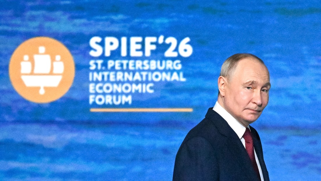 Putin interviene en la sesión plenaria del Foro Económico Internacional de San Petersburgo