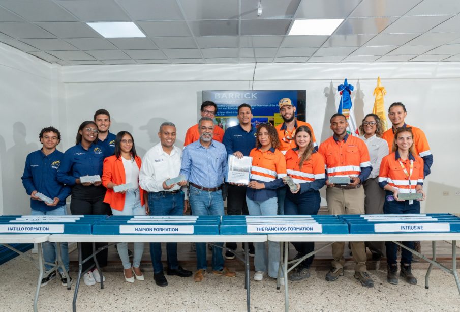 Barrick Pueblo Viejo fortalece formación práctica de estudiantes de Geología de UTECO con donación técnica especializada