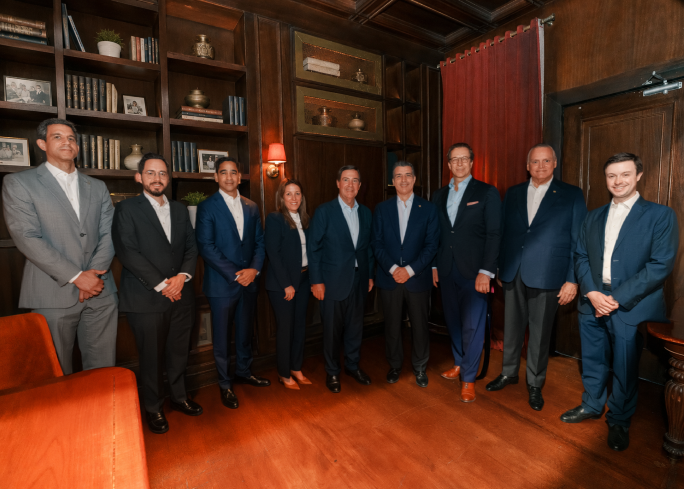 Popular celebra 50 años de relación con Bank of America