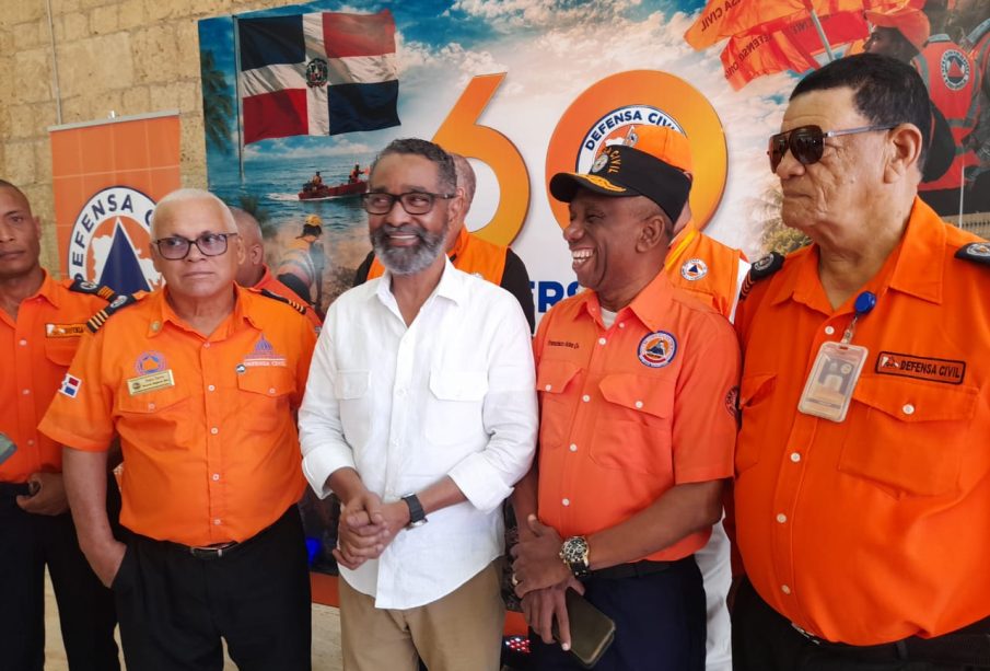Defensa Civil celebra 60 años reconociendo el servicio y vocación de su voluntariado y provinciales