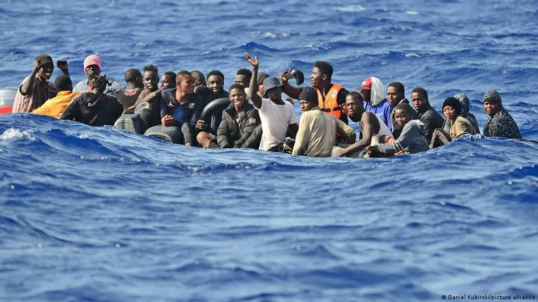 Tragedia en el Mediterráneo: Al Menos 10 Personas Mueren al Naufragar una Embarcación de Migrantes en Malta