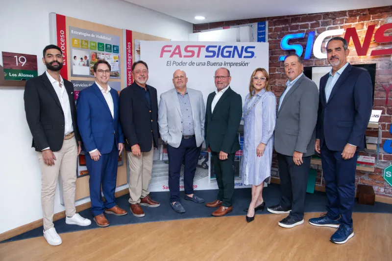 Expansión estratégica: Fastsigns celebra su sexto aniversario en República Dominicana y anuncia su llegada a Punta Cana
