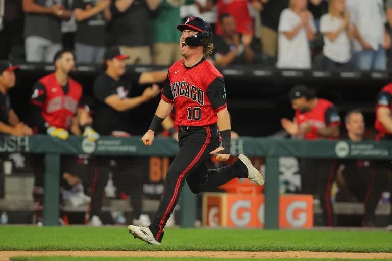Victoria Contundente: Chase Meidroth Brilla en Triunfo de los Medias Blancas 8-2 sobre los Dodgers