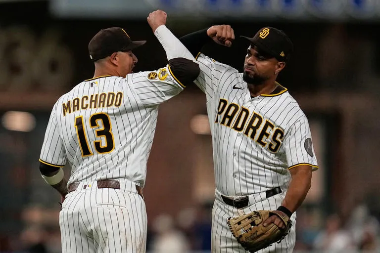 Machado define con poder y King domina desde la lomita en el triunfo de los Padres sobre los Bravos