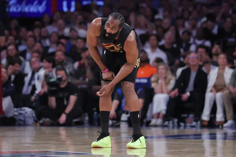 Problemas Extradeportivos: James Harden es Arrestado en Texas por Posesión Ilegal de Armas