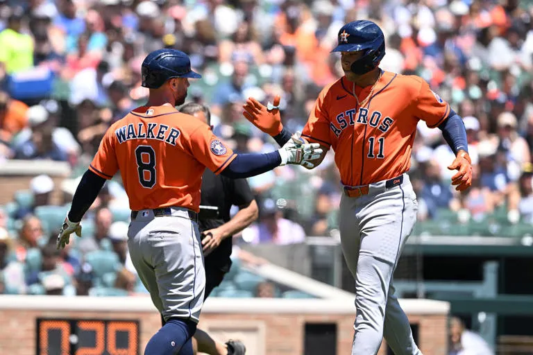 Astros remontan y dejan a A.J. Hinch a un paso de las 1,000 victorias