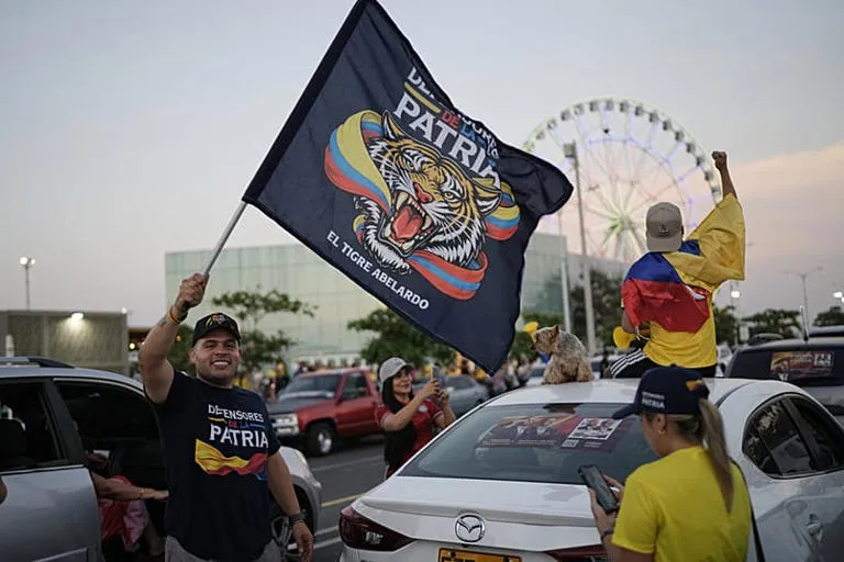 Jaqué al Progresismo: De la Espriella Desafía a Cepeda e Intenta Frenar el Proyecto de Petro