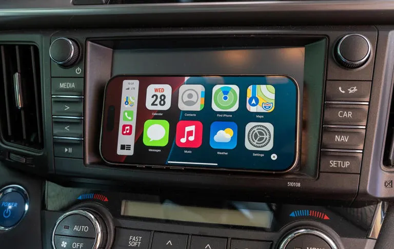 Transforma tu viejo iPhone en un copiloto inteligente con nuevas aplicaciones de interfaz vehicular