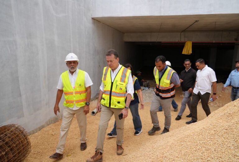Hospital de Nisibón se encuentra a un 85% de ejecución; Ministro Ito Bisonó supervisa construcción